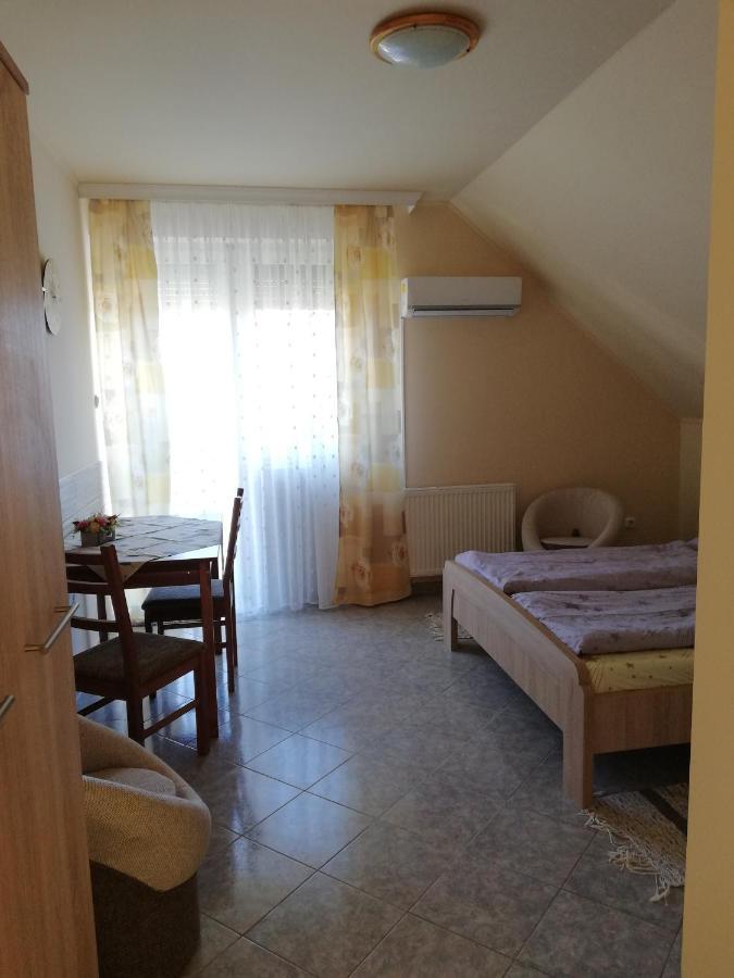 Imola Es Andrea Apartmanhaz *
